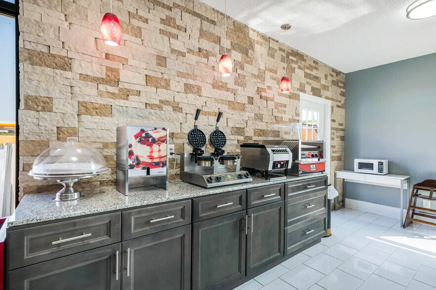 More Photos Of 2015 Military Rd, Columbus Hotel For Sale