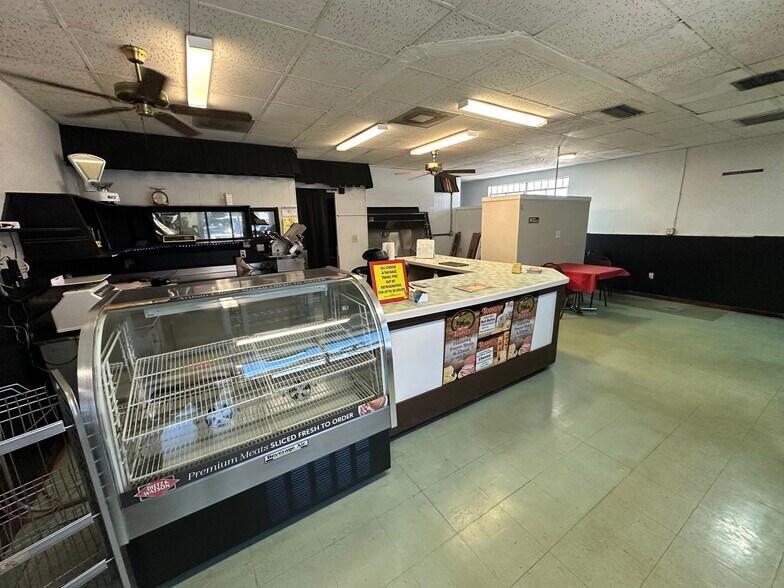 More Photos Of 4134 Grand Blvd, New Port Richey General Retail For Sale