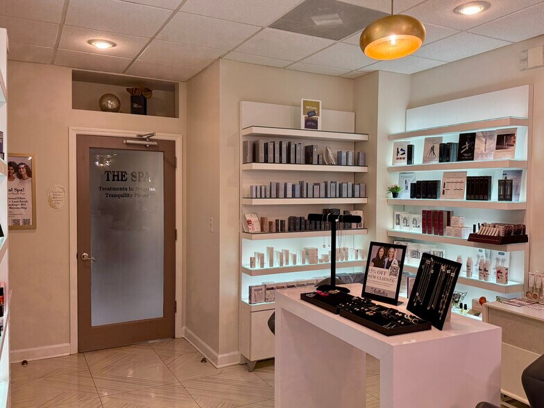 More Photos Of 13801 N Dale Mabry Hwy, Tampa Storefront Retail Office For Sale