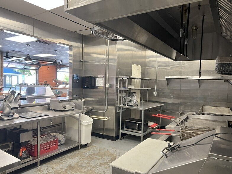 More Photos Of 442 Peace Portal Dr, Blaine Restaurant For Lease