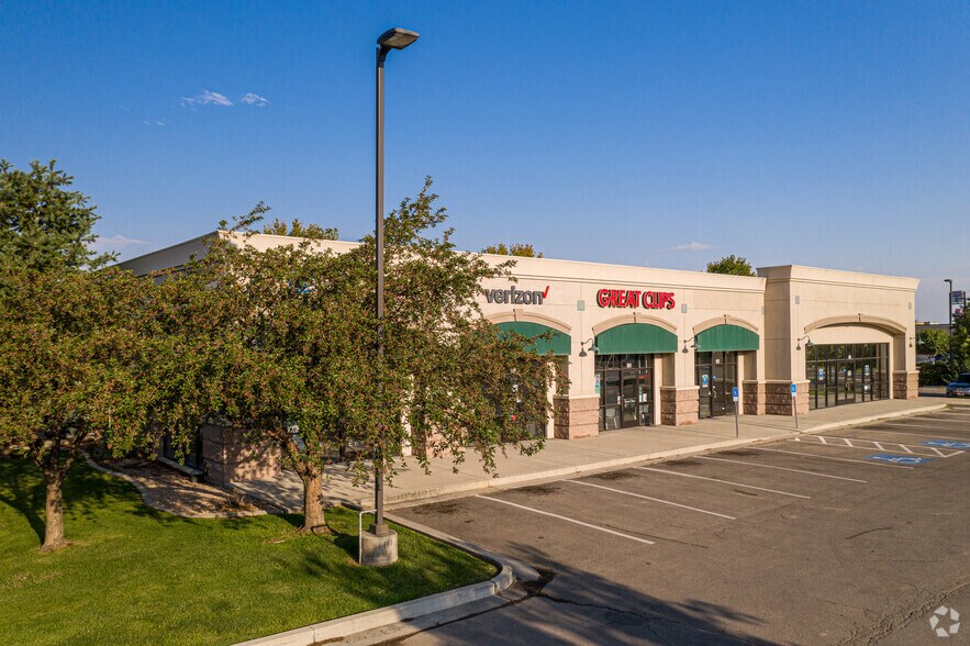 More Photos Of 902-908 S Growers Grove Blvd, Payson Storefront For Lease