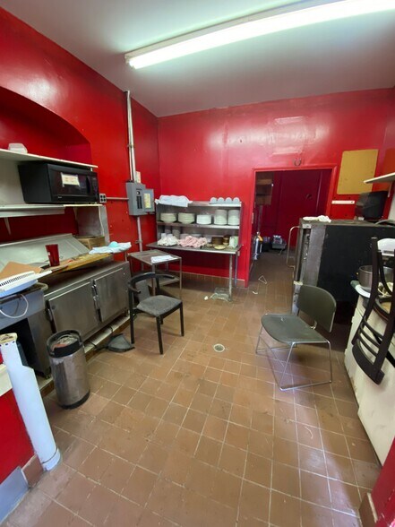 More Photos Of 428 Main St, Altavista Flex For Lease