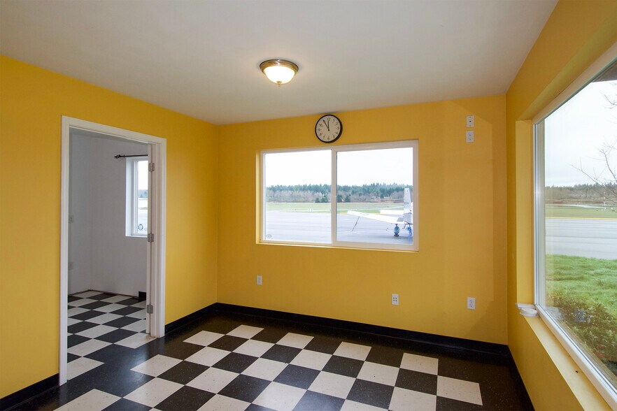 More Photos Of 191 Airport Rd, Port Townsend Airplane Hangar For Lease