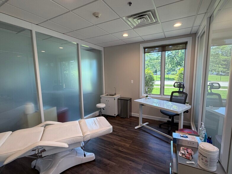 More Photos Of 15915 S Crystal Creek Dr, Homer Glen Office Residential For Sale