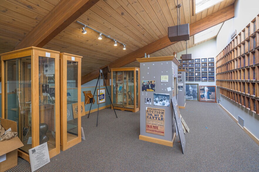 More Photos Of 8880 Ballentine St, Overland Park Office For Sale