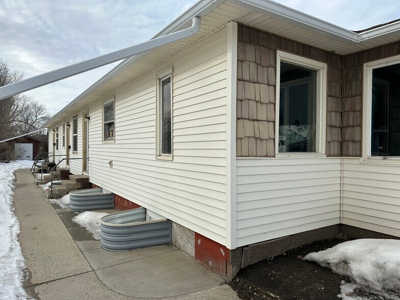 More Photos Of 313 Sheridan St, Plentywood Apartments For Sale