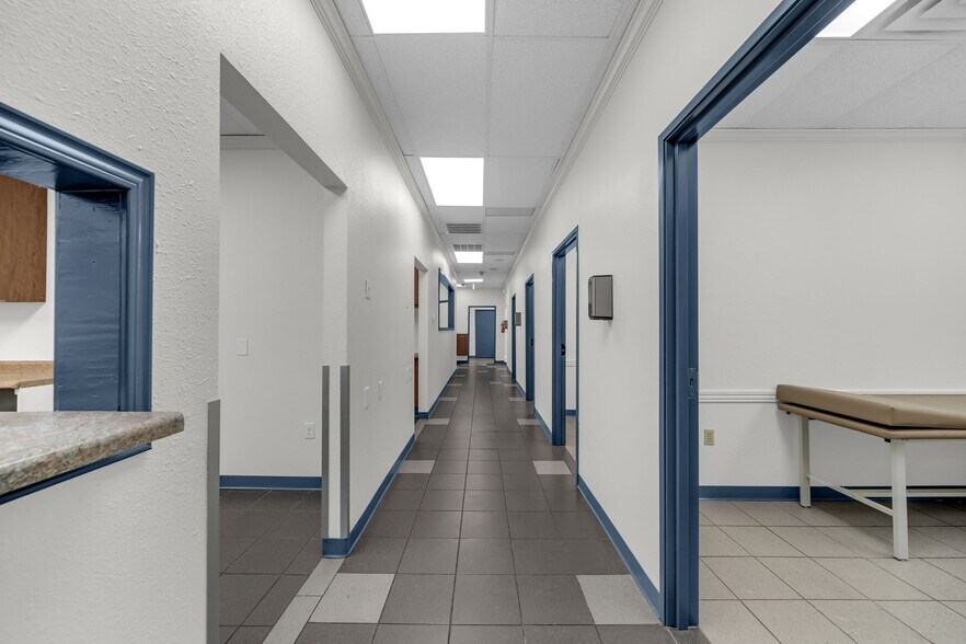 More Photos Of 9991 Marsh Ln, Dallas Medical For Lease