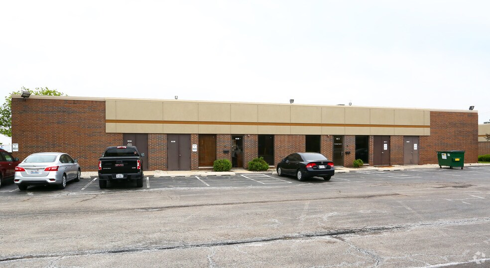More Photos Of 603 Country Club Dr, Bensenville Warehouse For Lease