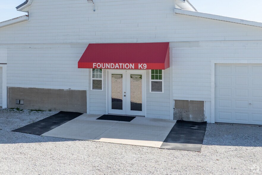 More Photos Of 27 S 100 W, Valparaiso Veterinarian Kennel For Sale