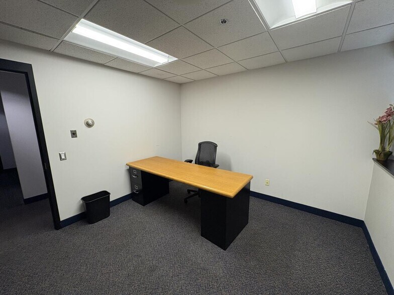 More Photos Of 919 Lilac Dr N, Golden Valley Coworking Space