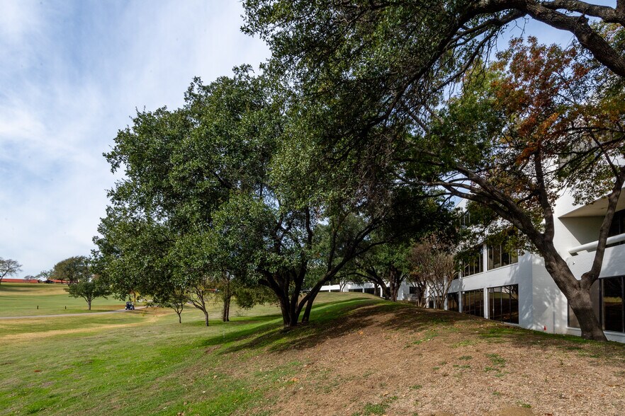 More Photos Of 104 Decker Ct, Irving Unknown For Lease