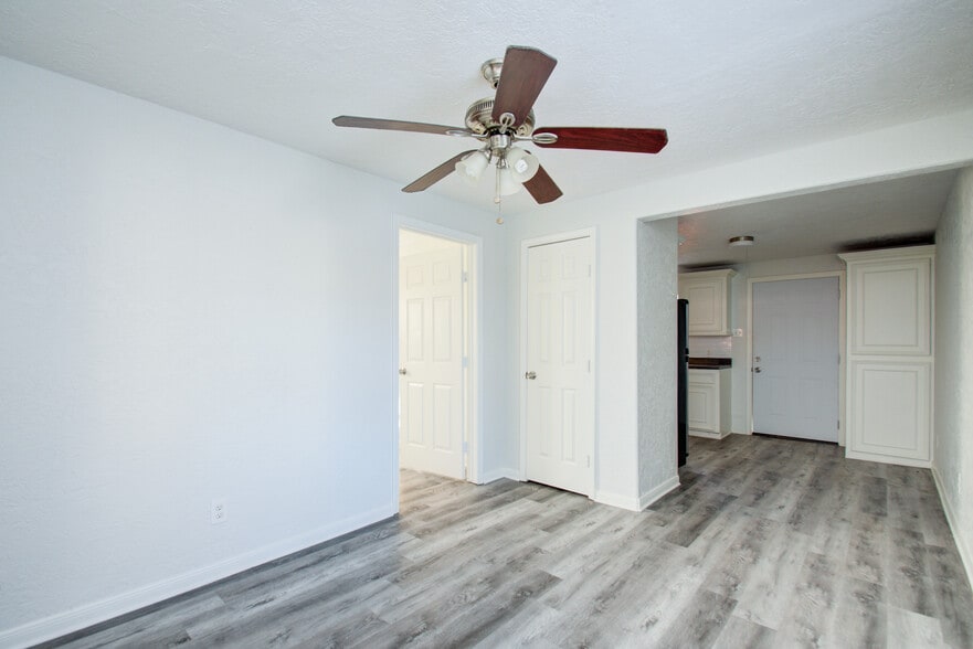 More Photos Of 2620 Delafield St, Houston Apartments For Sale
