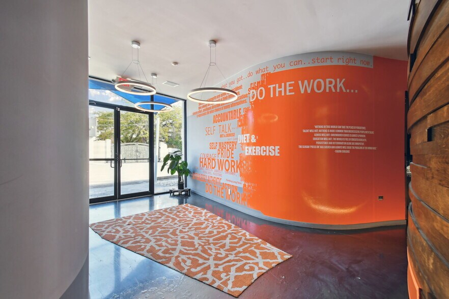 More Photos Of 3330 W Cypress St, Tampa Office For Sale