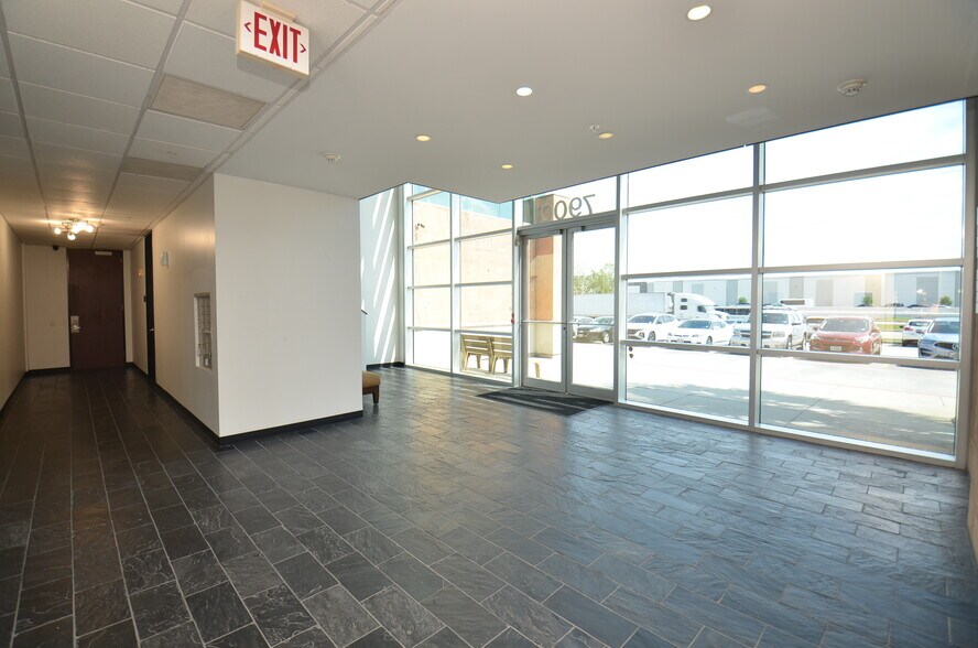 More Photos Of 7900 N Sam Houston Pky W, Houston Office For Lease