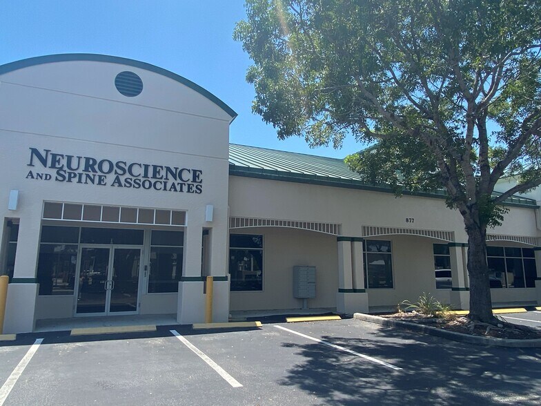 More Photos Of 877 111th Ave N, Naples Medical For Lease
