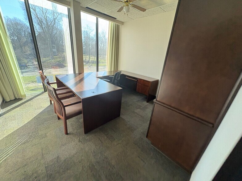 More Photos Of 3550 N Washington Blvd, Indianapolis Medical For Lease