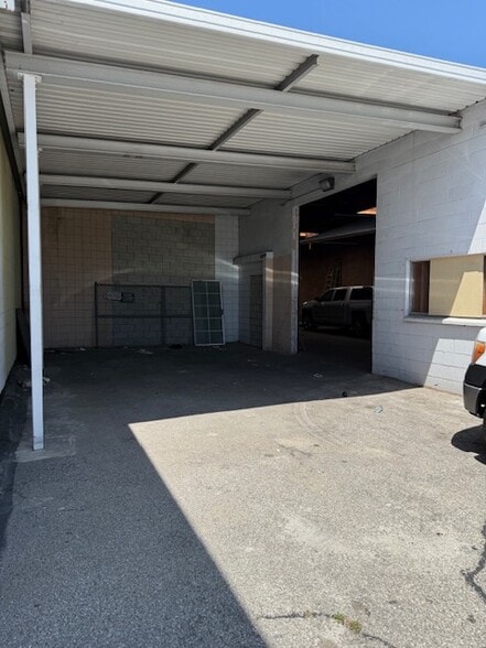 More Photos Of 15527 Vermont Ave, Paramount Warehouse For Lease