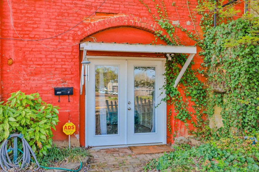 More Photos Of 126 N Wilson St, Dresden General Retail For Sale