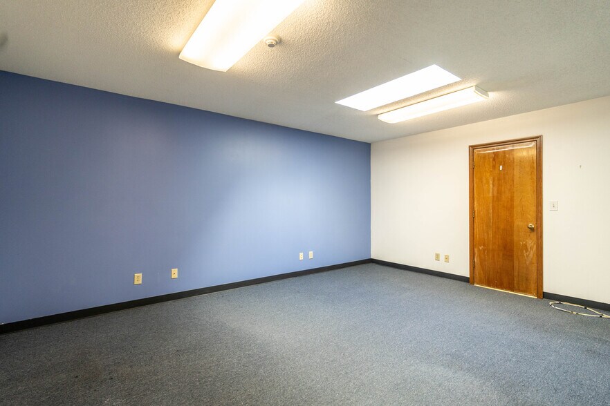 More Photos Of 11813 W 77th St, Lenexa Office For Sale