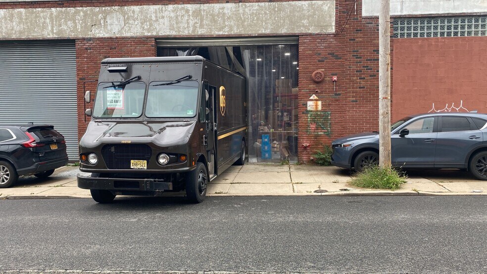 More Photos Of 293-309 Marshall St, Paterson Warehouse For Lease