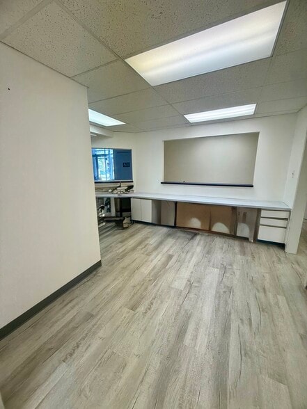 More Photos Of 215 E Laurel Rd, Stratford Medical For Sale