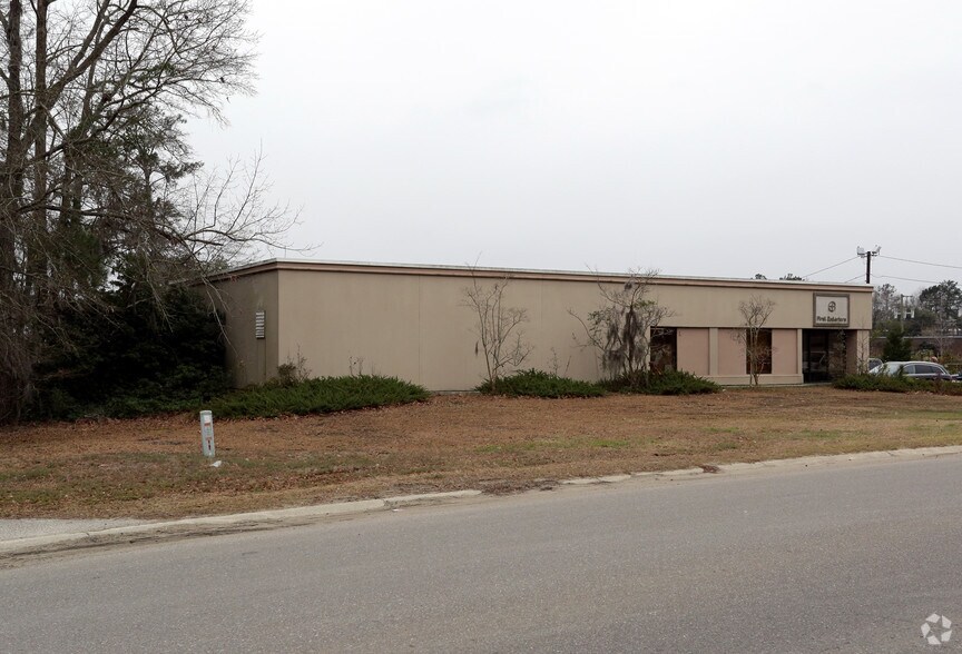 More Photos Of 3285 Associate Dr, North Charleston Light Distribution For Sale