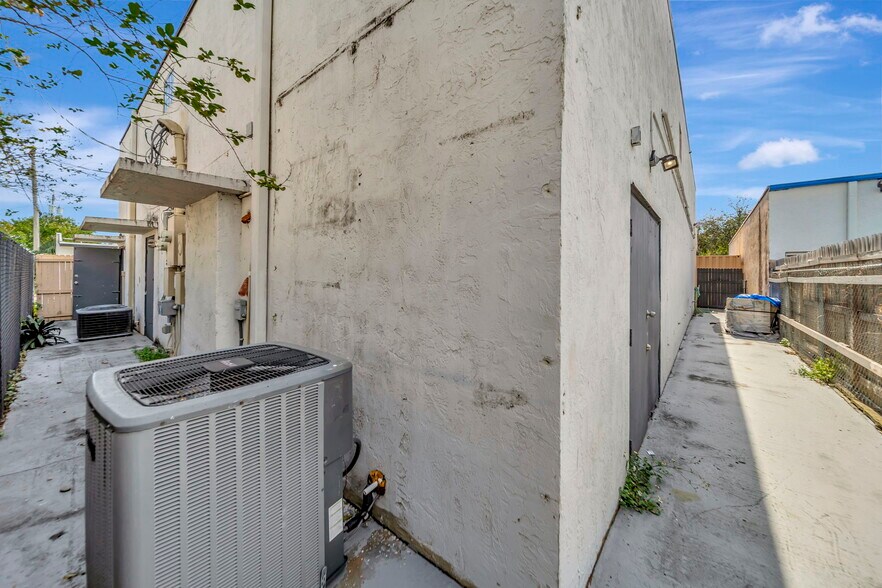 More Photos Of 67 NW 166th St, North Miami Beach Warehouse For Sale
