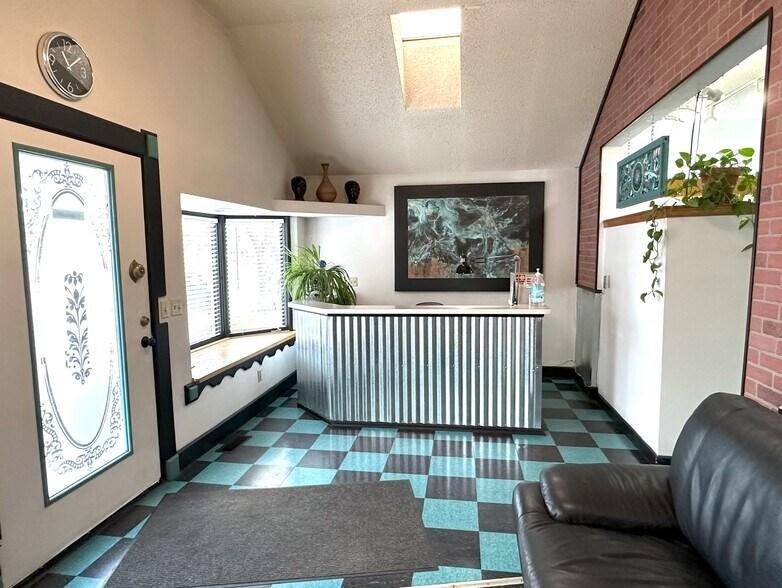 More Photos Of 1809 W Colorado Ave, Colorado Springs Freestanding For Sale