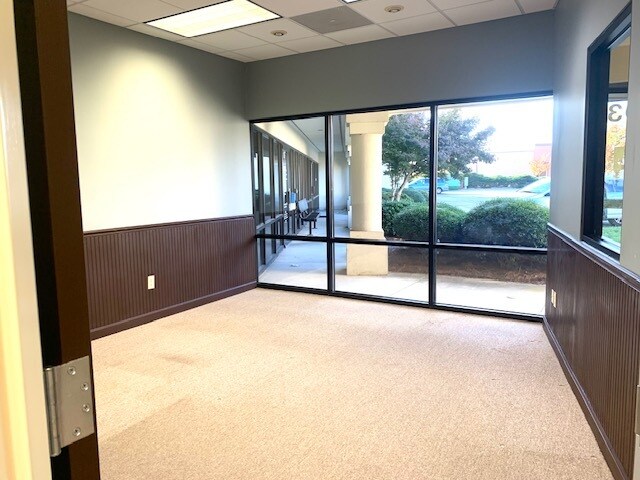 More Photos Of 1008 Hutton Ln, High Point Office For Lease