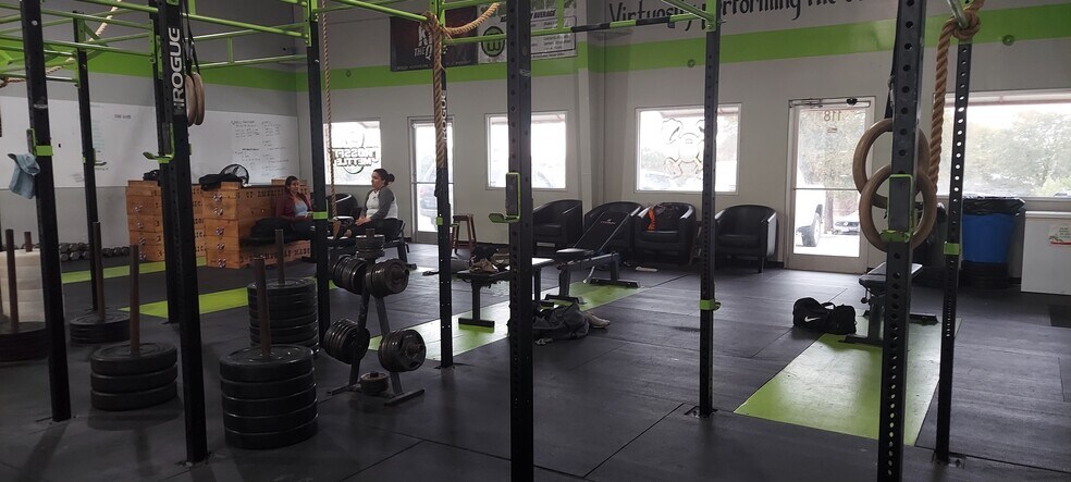 More Photos Of 4903 Golden Quail, San Antonio Storefront Retail Office For Sale