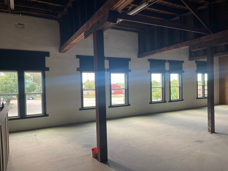 More Photos Of 324 W Oklahoma Ave, Guthrie Storefront Retail Residential For Lease
