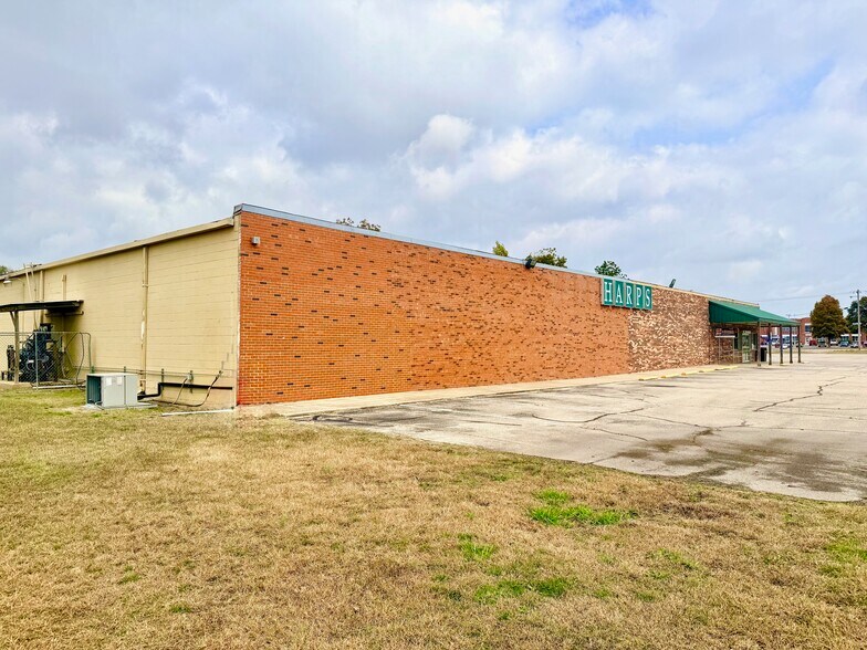 More Photos Of 104 W State Highway 162, Clarkton Supermarket For Sale
