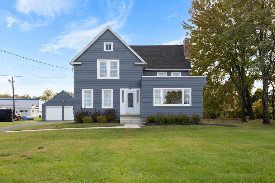 More Photos Of 267 Wolf Rd, Latham Office For Lease