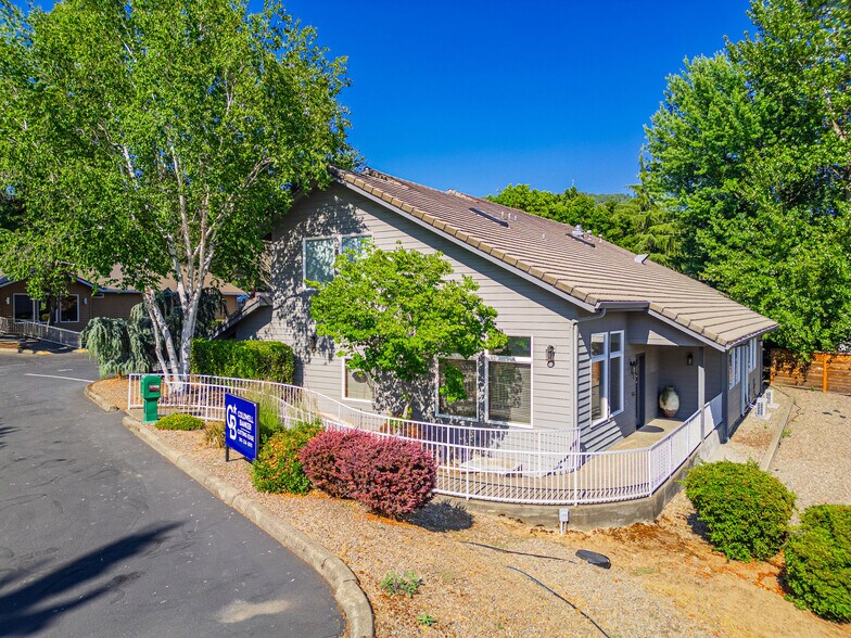 More Photos Of 873 NE 7th St, Grants Pass Medical For Lease