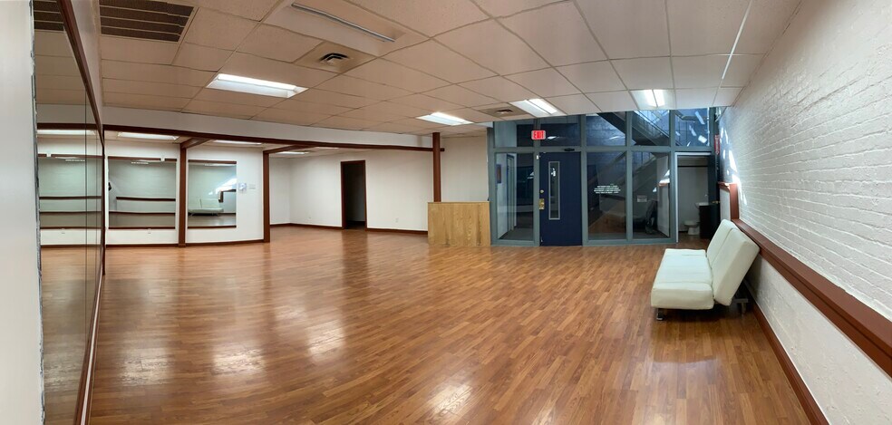 More Photos Of 1295 River St, Hyde Park Flex For Sale