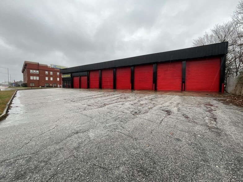 More Photos Of 2441 N Main St, East Point Service For Sale