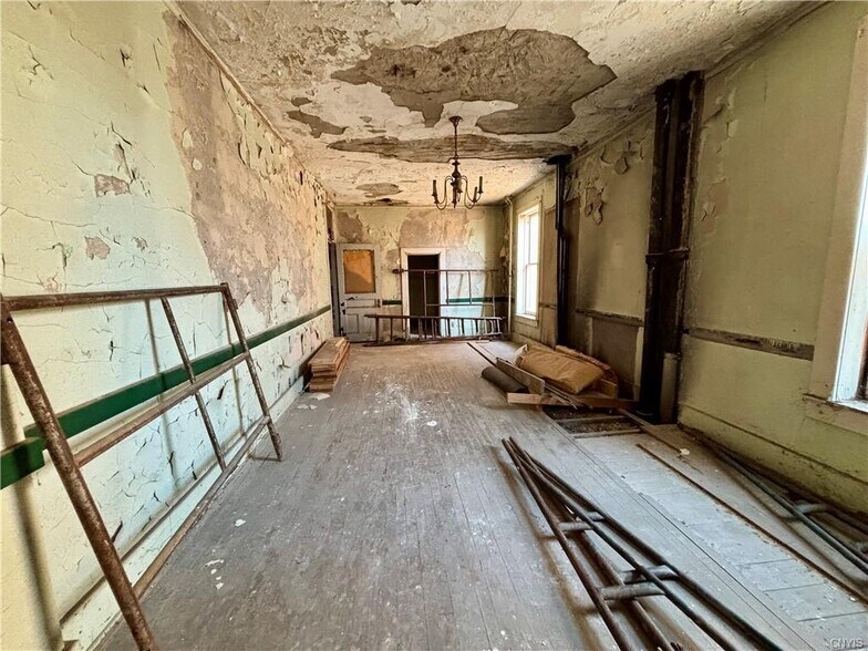 More Photos Of 10 South St, Auburn Office For Sale