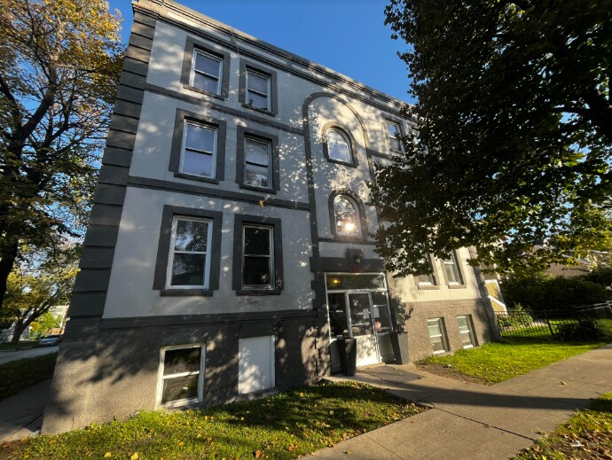 Primary Photo Of 635 Mulvey Av, Winnipeg Apartments For Sale