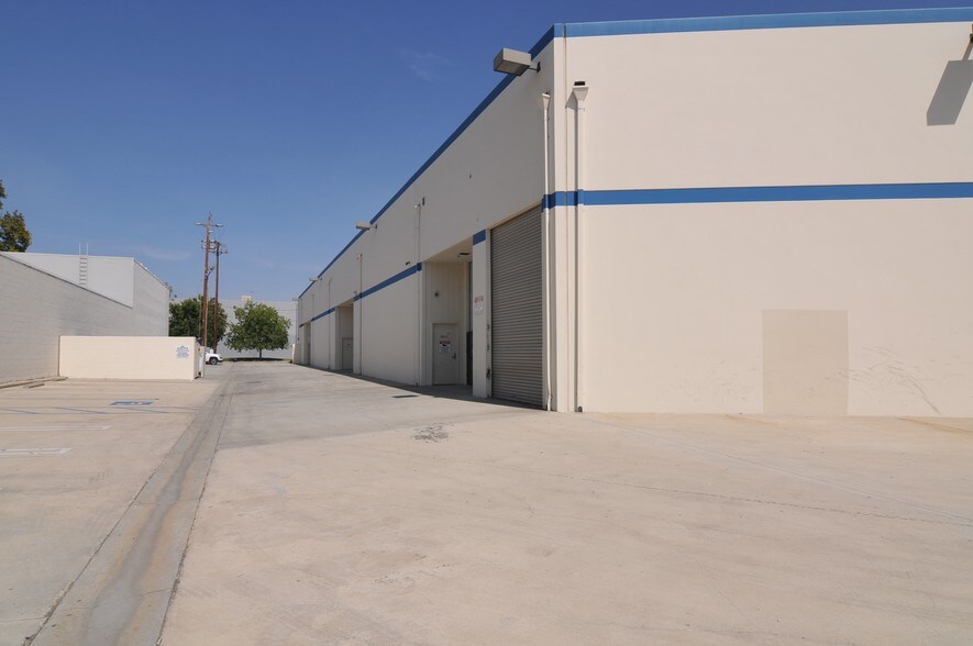 More Photos Of 9301 Jordan Ave, Chatsworth Warehouse For Lease