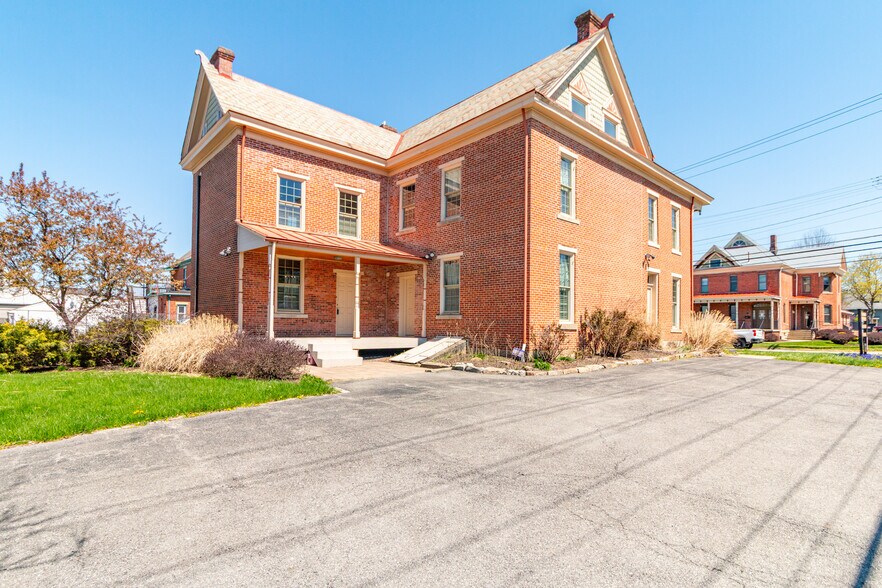 More Photos Of 323 S Main St, Zelienople Office Residential For Lease