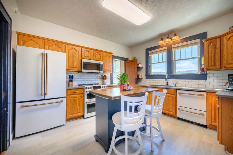 More Photos Of 132 Christiansburg Pike NE, Floyd Flex For Sale