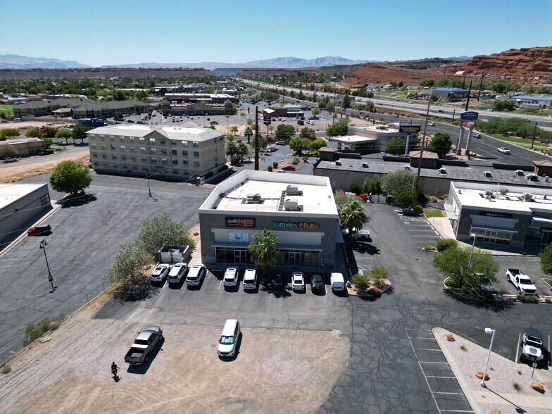 More Photos Of 1055 W Red Cliffs Dr, Washington Freestanding For Lease