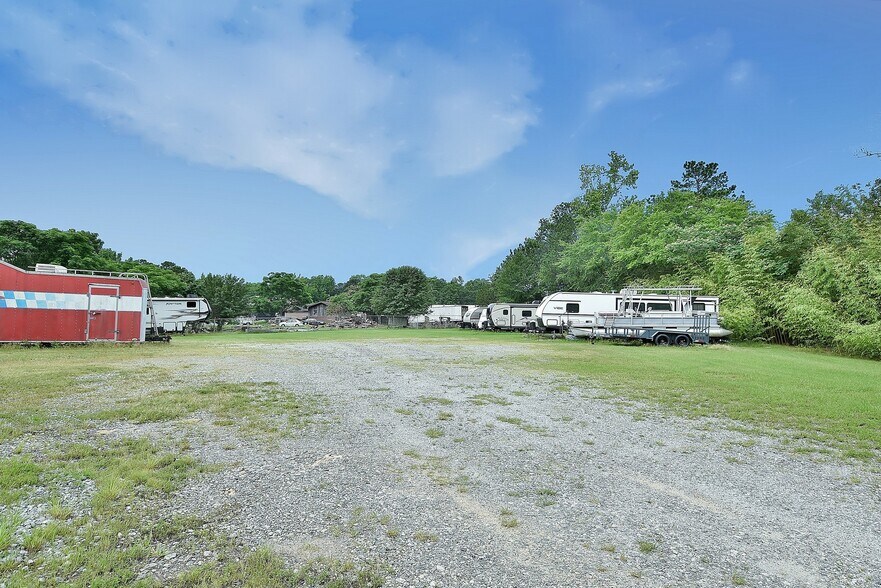 More Photos Of 33 Macon Dr, Cataula Showroom For Sale