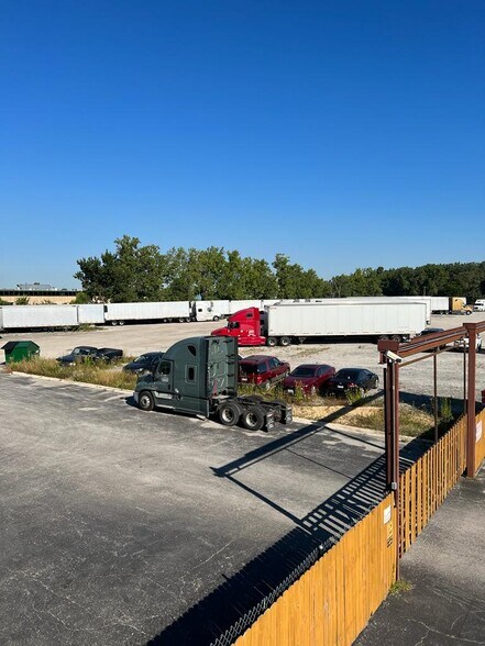 More Photos Of 16400 S Dixie Hwy, Markham Truck Terminal For Lease
