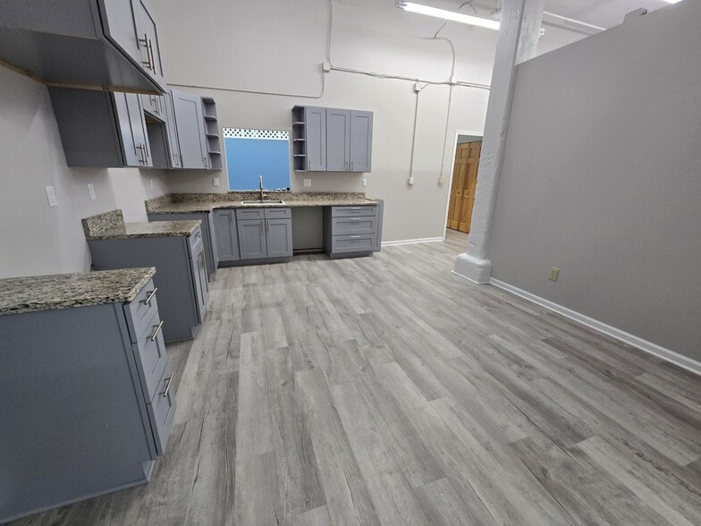 More Photos Of 1667 E 40th St, Cleveland Loft Creative Space For Sale