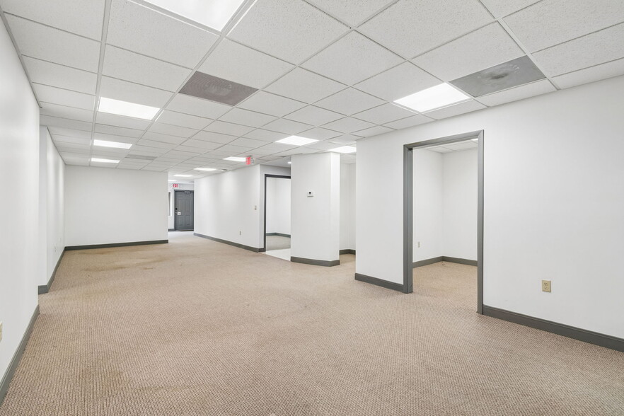 More Photos Of 13940 N Dale Mabry, Tampa Office For Sale