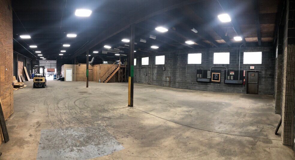 More Photos Of 600 Jefferson St, Palmyra Warehouse For Lease