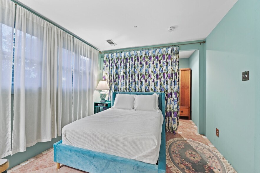 More Photos Of 3532 S Fulton Ave, Hapeville Lodge Meeting Hall For Sale