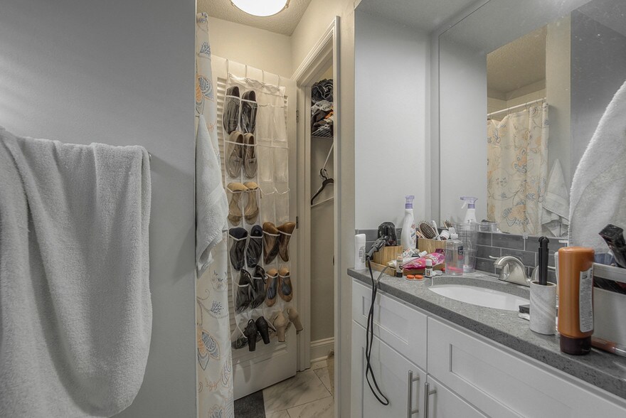 More Photos Of 7504 Wyoming St, Kansas City Apartments For Sale
