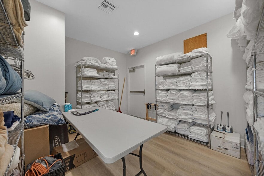 More Photos Of 19950-19980 Overseas Hwy, Sugarloaf Key Office For Sale